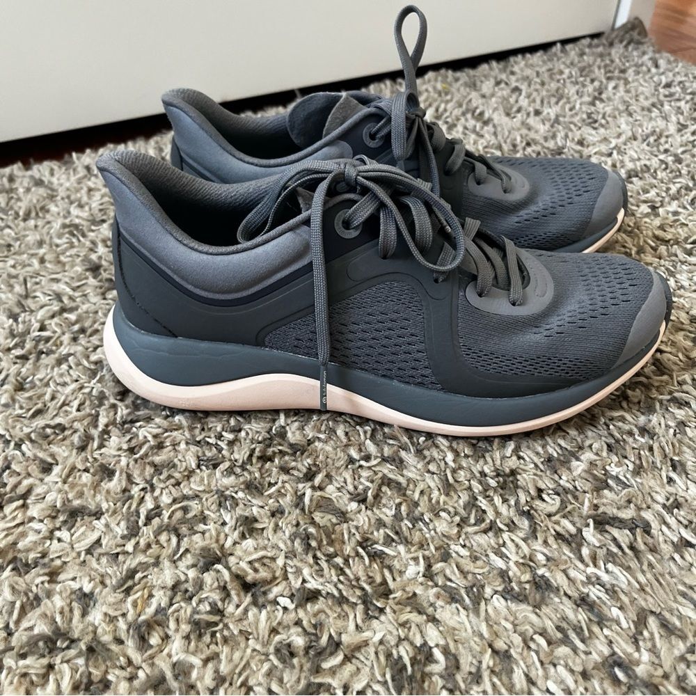 Lululemon grey chargefeel low size 8